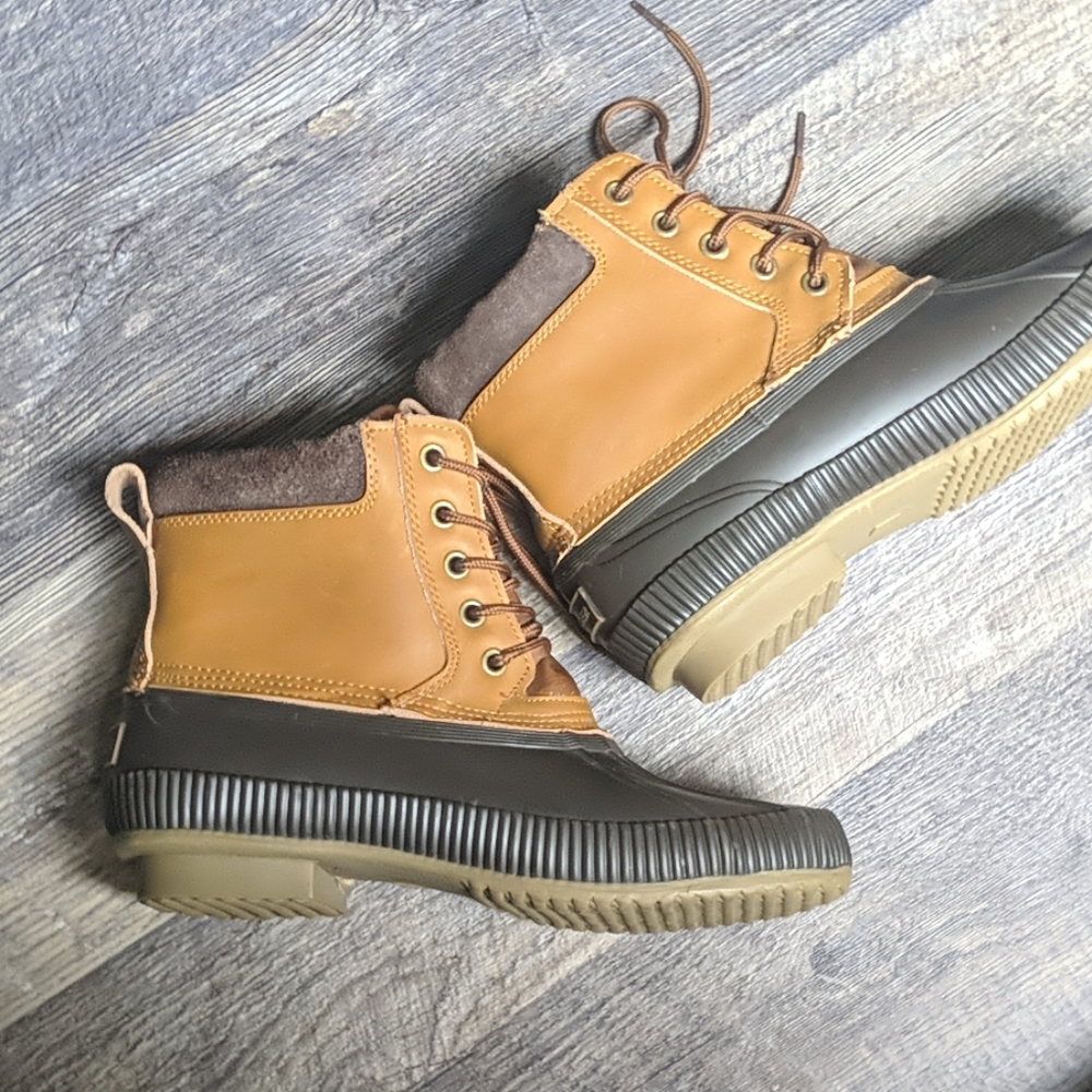 NEW Tommy Hilfiger duck boots